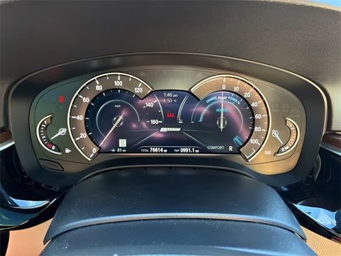 Used 2019 BMW 530e w/ Premium Package image 28