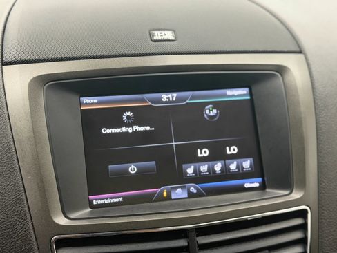 Used 2013 Lincoln MKT AWD image 31