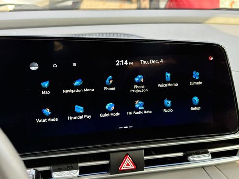 Used 2025 Hyundai Elantra SEL image 21