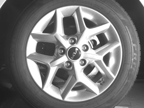 Used 2025 Kia Soul LX w/ LX Technology Package FWD image 17