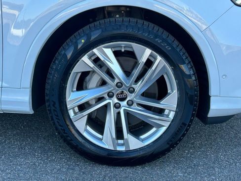 Used 2023 Audi Q7 3.0T Prestige image 45