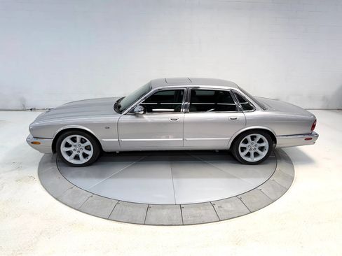 Used 2000 Jaguar XJ8 RWD image 15