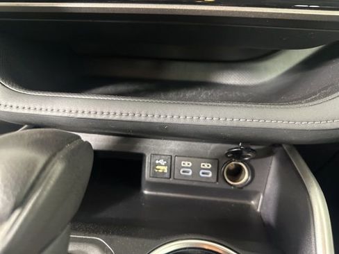 Used 2023 Toyota Highlander L image 16