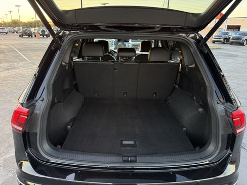 Used 2022 Volkswagen Tiguan SEL R-Line image 34