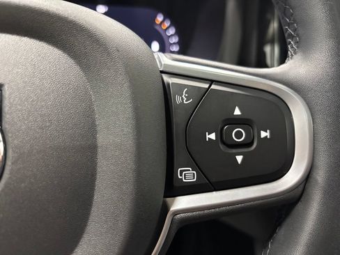 Used 2022 Volvo XC60 B5 Momentum w/ Climate Package AWD/4WD image 19