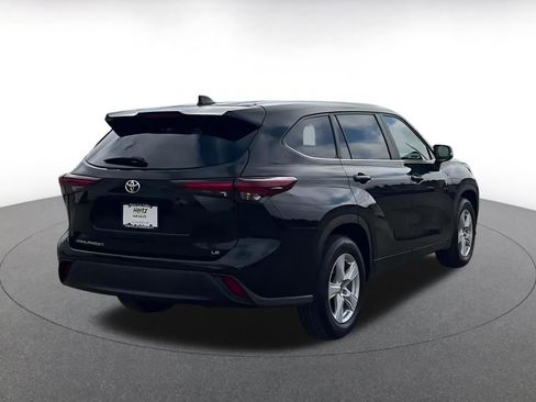 Used 2025 Toyota Highlander LE image 14