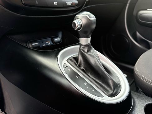 Used 2016 Kia Soul FWD image 18