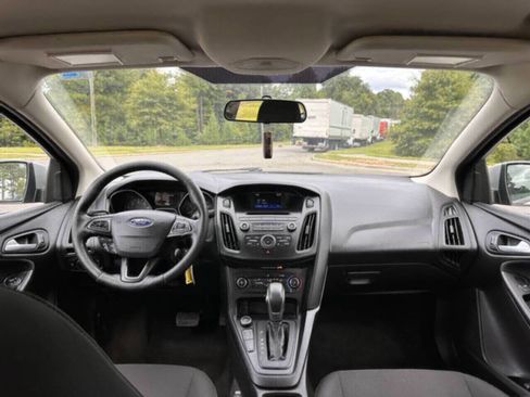 Used 2017 Ford Focus SE w/ Cold Weather Package image 14