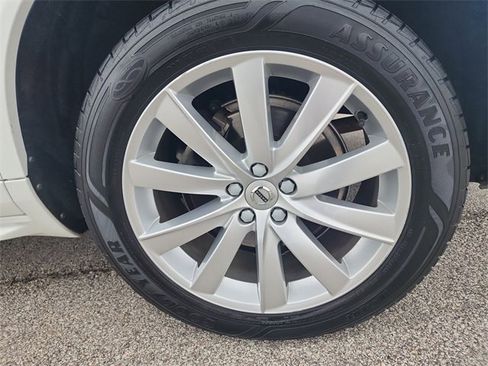 Used 2018 Volvo XC90 T6 Momentum w/ Momentum Plus Package image 18
