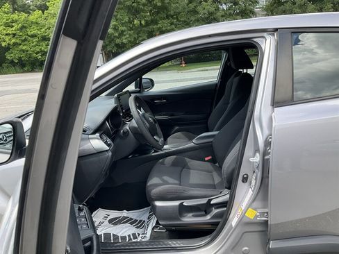 Used 2019 Toyota C-HR LE FWD image 14