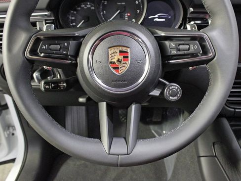 Certified 2025 Porsche Macan AWD/4WD image 21