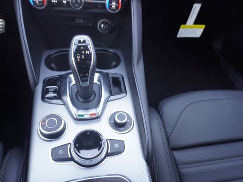 New 2025 Alfa Romeo Giulia AWD w/ Veloce Package AWD image 24