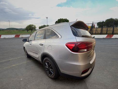 Used 2020 Kia Sorento LX w/ LX I4 Convenience Package FWD image 4