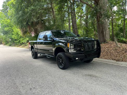 Used 2018 Ford F250 XLT w/ XLT Premium Package AWD/4WD image 3