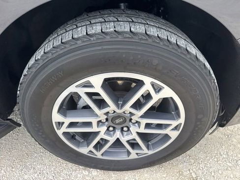 Used 2025 Ford Expedition Active AWD/4WD image 32