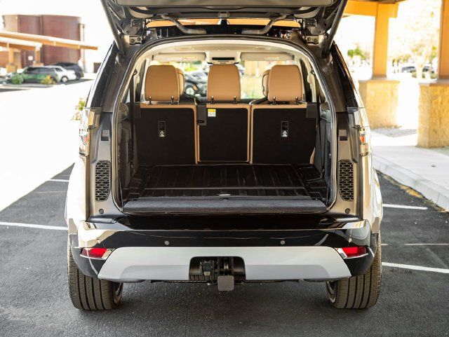 Used 2025 Land Rover Discovery Metropolitan Edition AWD/4WD image 32