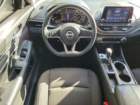 Used 2024 Nissan Altima 2.5 SV image 13