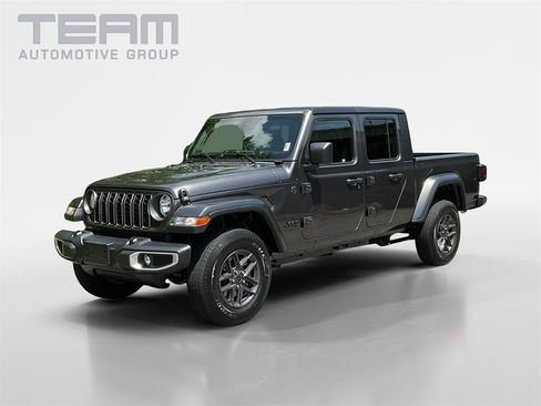 New 2025 Jeep Gladiator Sport image 3