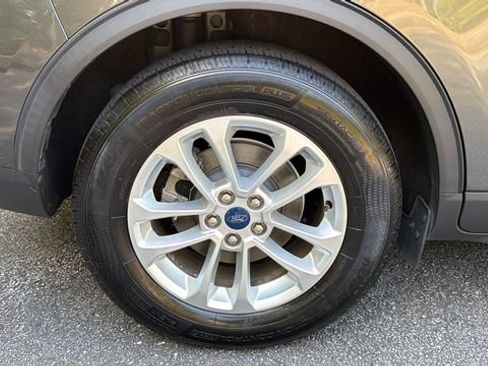 Certified 2020 Ford Escape SE FWD image 17
