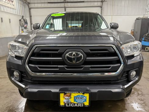 Used 2019 Toyota Tacoma SR5 image 2