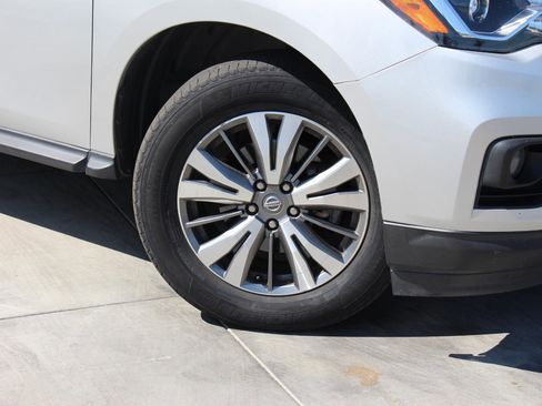 Used 2019 Nissan Pathfinder SL image 3