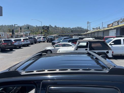 Used 2018 Toyota Tacoma TRD Off-Road image 36