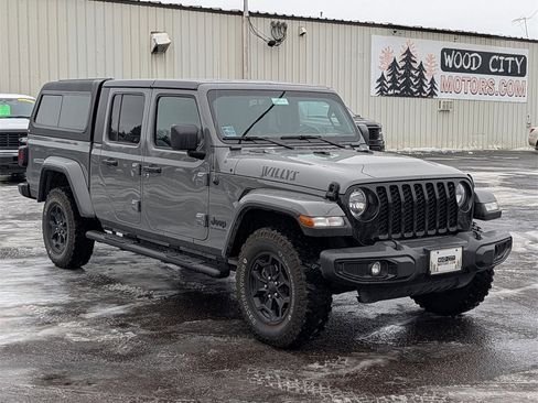 Used 2022 Jeep Gladiator Sport image 3