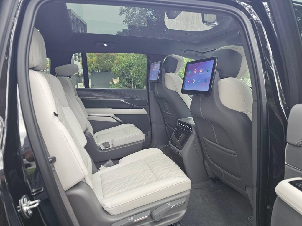 New 2026 Cadillac Escalade IQ Sport 1 w/ LPO, Floor Liner Package AWD/4WD image 14