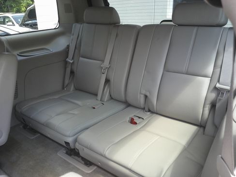 Used 2008 Chevrolet Tahoe LTZ w/ LTZ Preferred Equipment Group AWD/4WD image 12