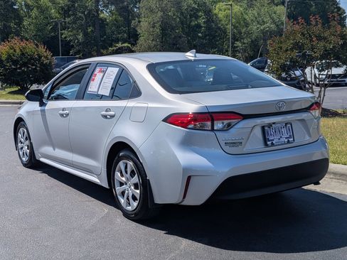 Used 2025 Toyota Corolla LE FWD image 7