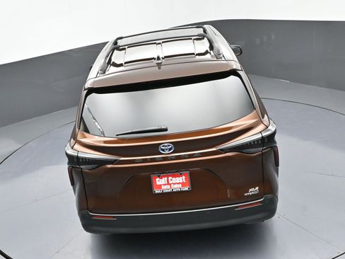 Used 2023 Toyota Sienna XLE image 38