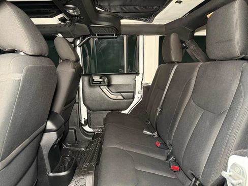 Used 2018 Jeep Wrangler Unlimited Sport S AWD/4WD image 19