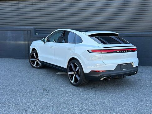 Certified 2025 Porsche Cayenne Coupe image 3