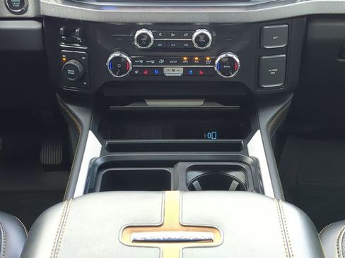 Certified 2024 Ford F450 Platinum w/ FX4 Off-Road Package image 17