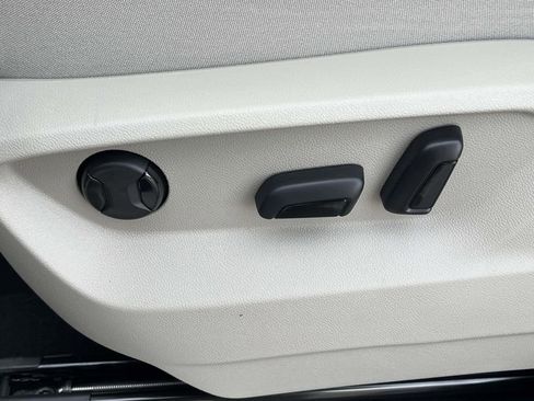 New 2026 Volkswagen Atlas SE FWD image 18