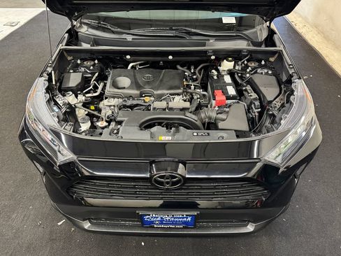 Used 2021 Toyota RAV4 LE AWD/4WD image 11