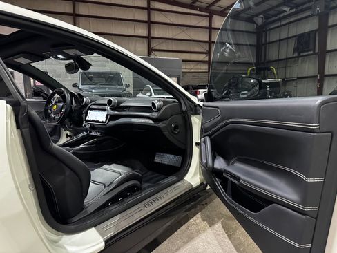 Used 2019 Ferrari GTC4Lusso T image 22