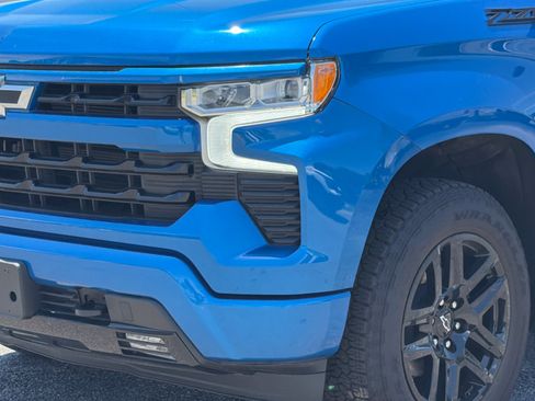 Used 2023 Chevrolet Silverado 1500 RST w/ Z71 Off-Road Package AWD/4WD image 8