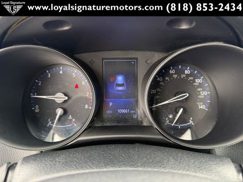 Used 2018 Toyota C-HR XLE FWD image 19