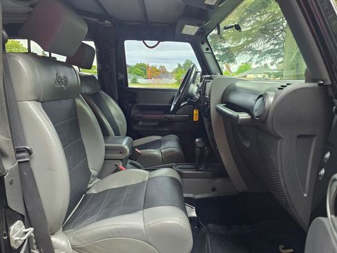 Used 2010 Jeep Wrangler Rubicon w/ Dual Top Group AWD/4WD image 18