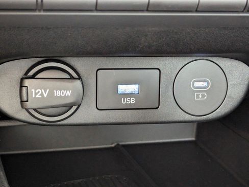 Used 2025 Hyundai Elantra SEL FWD image 19