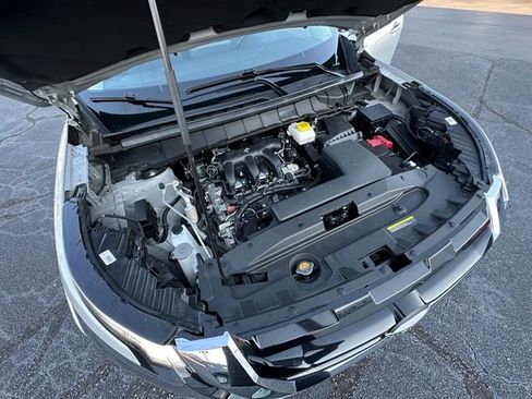 Used 2024 Nissan Pathfinder SV image 32