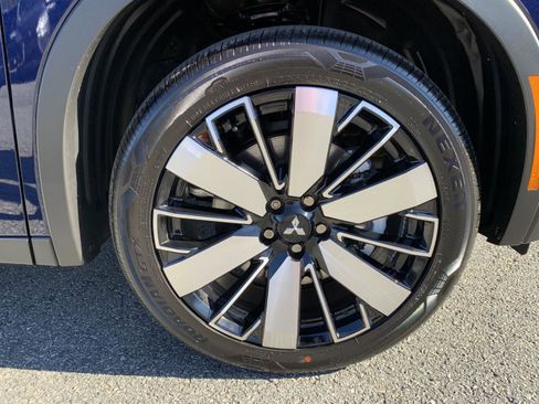 New 2025 Mitsubishi Outlander SE image 27