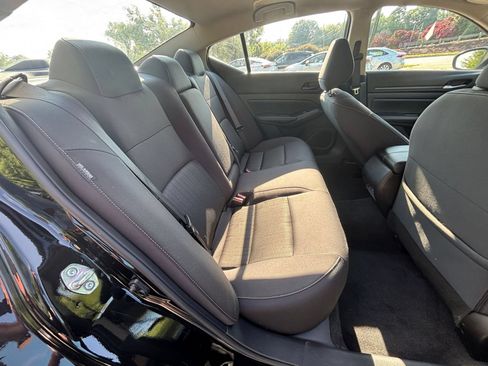 Used 2025 Nissan Altima 2.5 SV FWD image 39