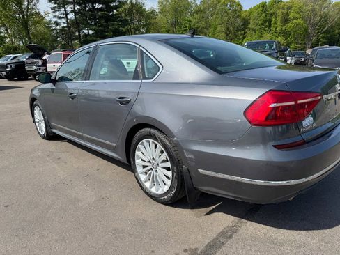 Used 2016 Volkswagen Passat 1.8T SE FWD image 10