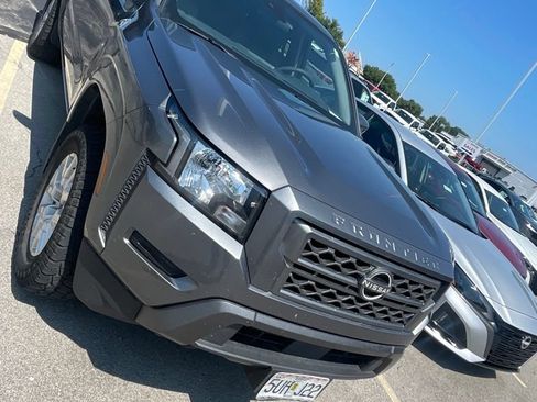 Used 2022 Nissan Frontier SV AWD/4WD image 1