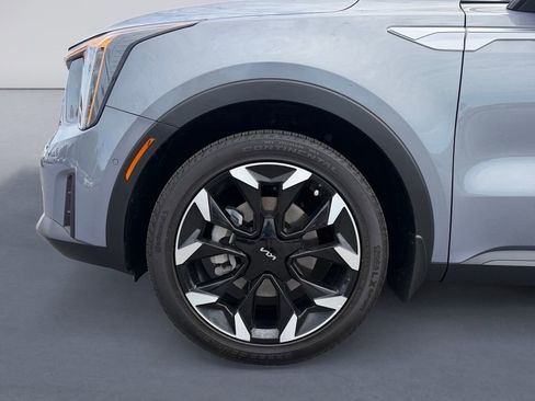 Used 2024 Kia Sorento SX image 9