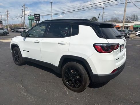 Used 2023 Jeep Compass Latitude AWD/4WD image 4
