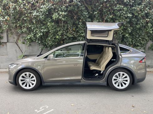 Used 2016 Tesla Model X 90D AWD/4WD image 2