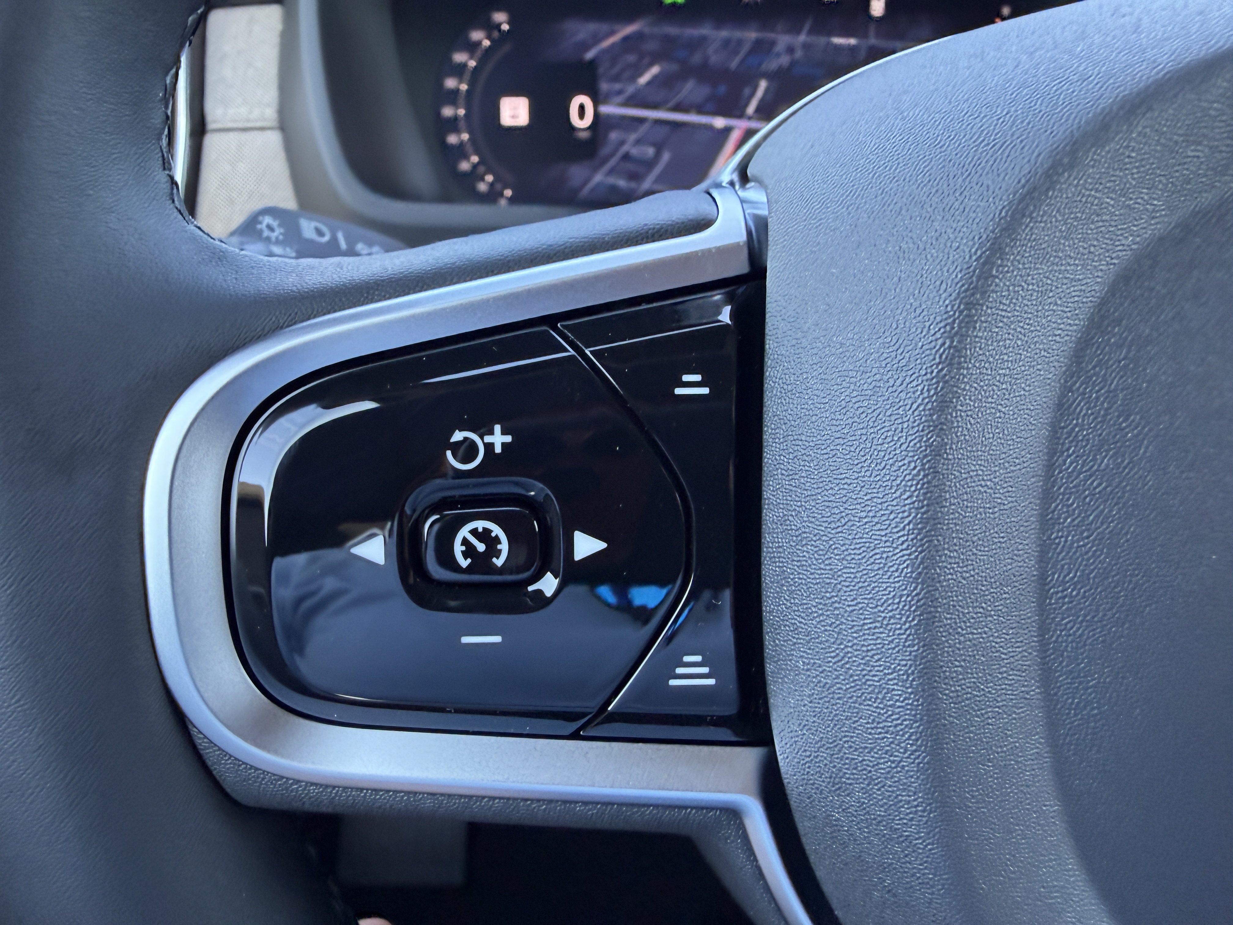 New 2026 Volvo XC90 B5 Ultra w/ Protection Package AWD/4WD image 28